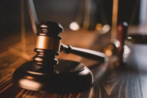 A gavel in a courtroom represents business litigation.